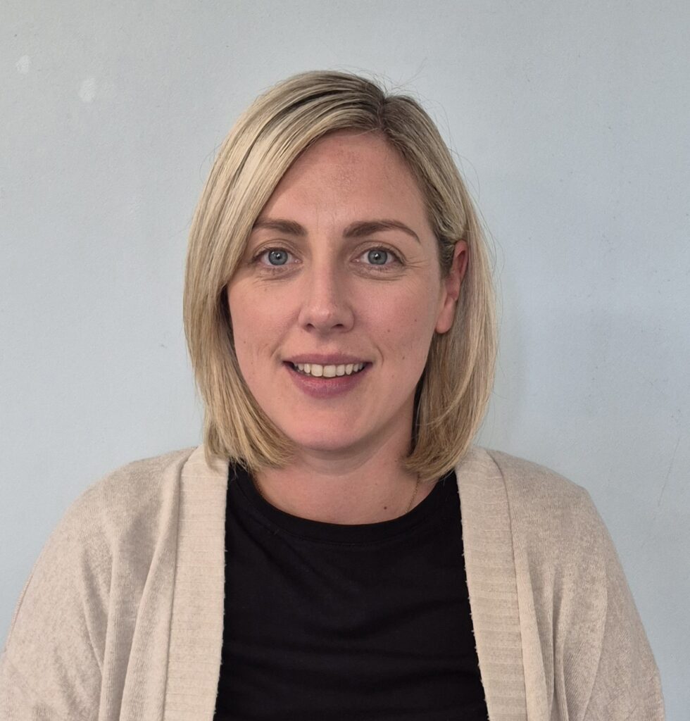 Mrs Linzi Kent